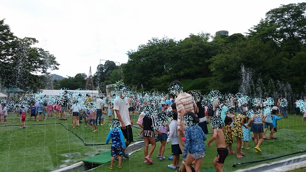夏の水遊びに 広島市植物公園の巨大噴水迷路とオオオニバス試乗体験会 続マナムスメと今日もゆく